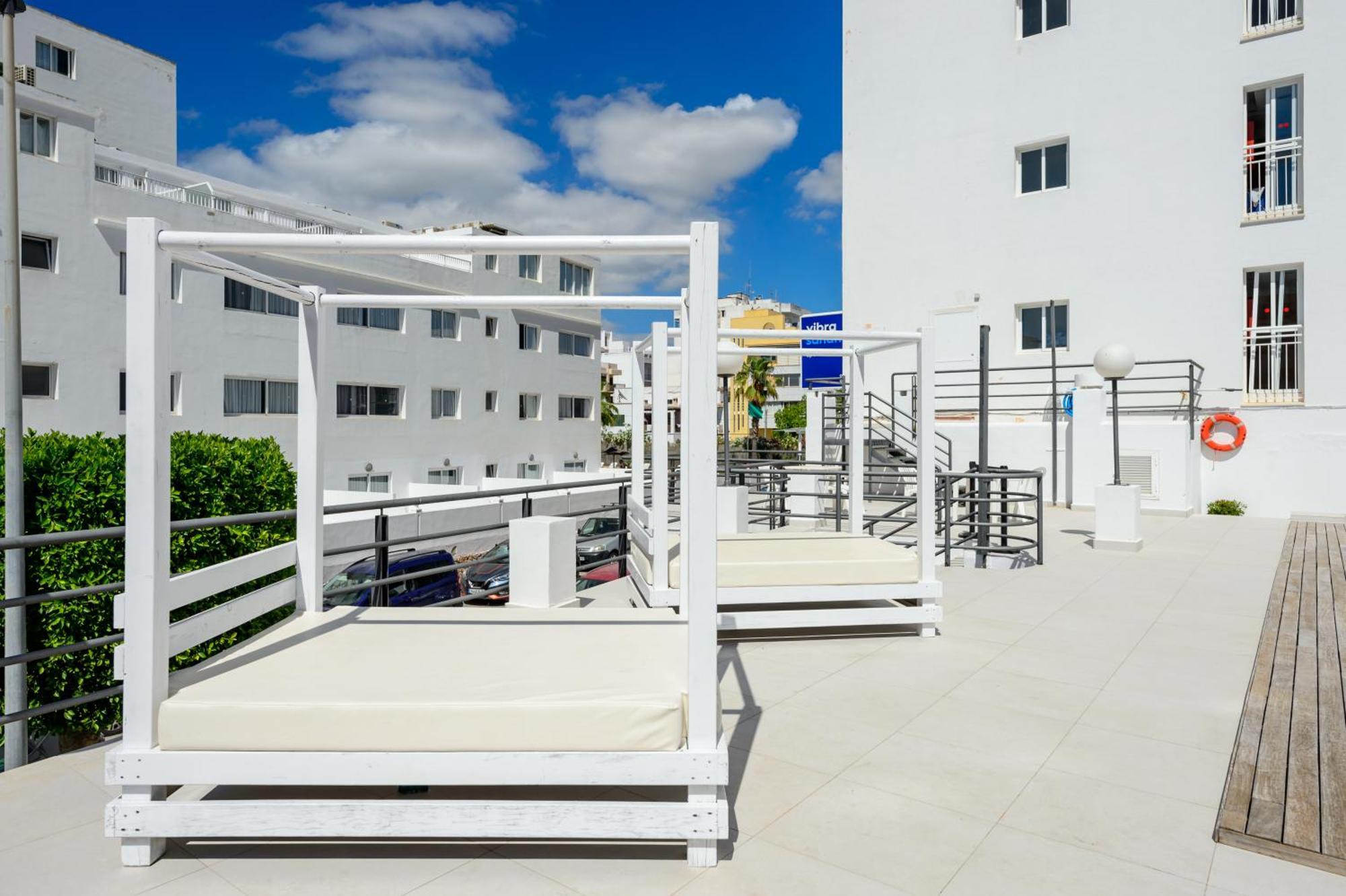 Aparthotel Vibra Sanan - Adults Only Sant Antoni de Portmany Esterno foto